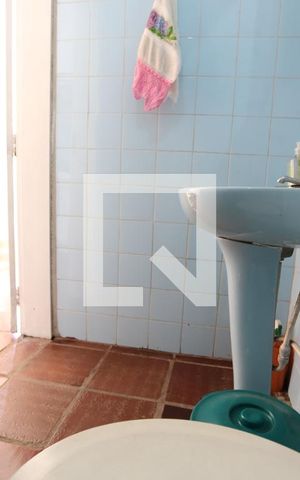 Casa à venda com 246m², 4 quartos e 3 vagasBanheiro de Serviço