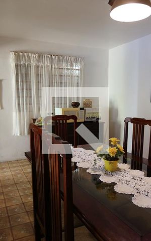 Casa à venda com 246m², 4 quartos e 3 vagasCopa