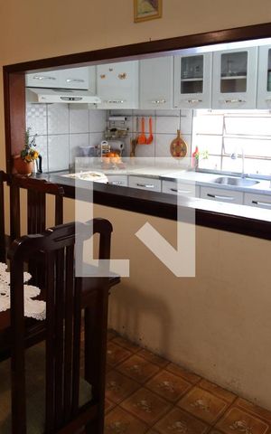Casa à venda com 246m², 4 quartos e 3 vagasCozinha