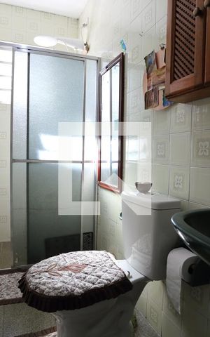 Casa à venda com 246m², 4 quartos e 3 vagasBanheiro da Suíte