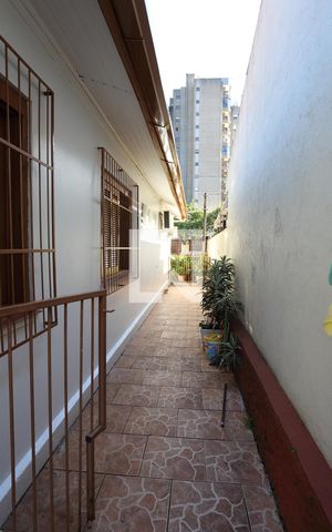 Casa à venda com 246m², 4 quartos e 3 vagasLateral da  Casa