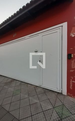 Casa à venda com 182m², 3 quartos e 2 vagas Casa à venda com 182m², 3 quartos e 2 vagasFachada