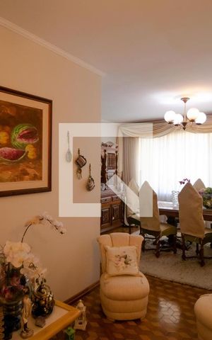 Casa à venda com 350m², 3 quartos e 4 vagas Casa à venda com 350m², 3 quartos e 4 vagasSalas