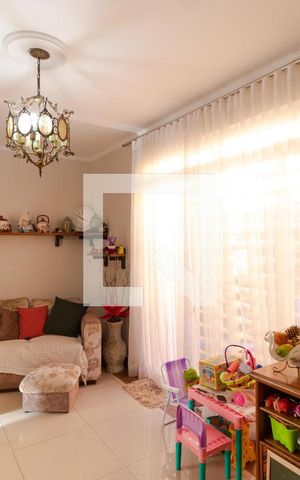 Casa à venda com 350m², 3 quartos e 4 vagas Casa à venda com 350m², 3 quartos e 4 vagasSala de TV