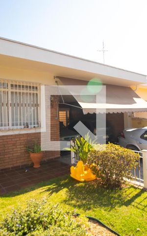 Casa à venda com 350m², 3 quartos e 4 vagas Casa à venda com 350m², 3 quartos e 4 vagasJardim