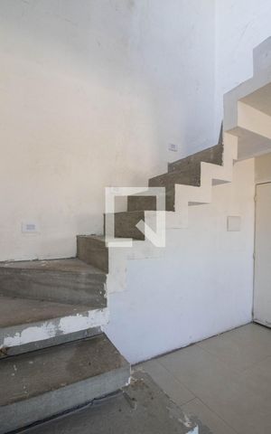 Apartamento à venda com 98m², 3 quartos e 1 vaga Apartamento à venda com 98m², 3 quartos e 1 vagaEscada