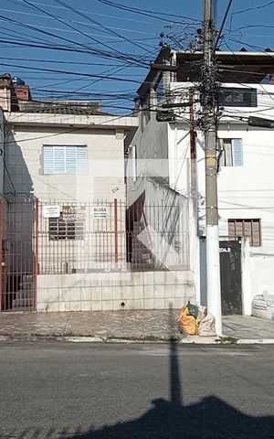 Casa à venda com 150m², 3 quartos e sem vaga Casa à venda com 150m², 3 quartos e sem vagaFachada