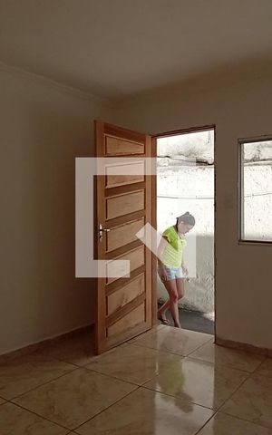 Casa à venda com 150m², 3 quartos e sem vaga Casa à venda com 150m², 3 quartos e sem vagaSala