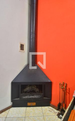 Casa à venda com 140m², 2 quartos e sem vagaLareira