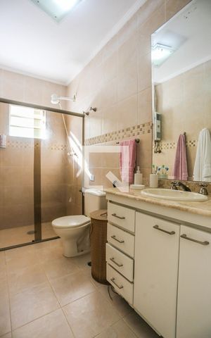 Casa à venda com 260m², 3 quartos e 2 vagasBanheiro Suite