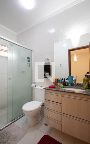 Casa de condomínio à venda com 109m², 3 quartos e 2 vagas Casa de condomínio à venda com 109m², 3 quartos e 2 vagasBanheiro Corredor