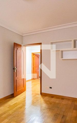 Casa à venda com 250m², 3 quartos e 5 vagas Casa à venda com 250m², 3 quartos e 5 vagasQuarto 1