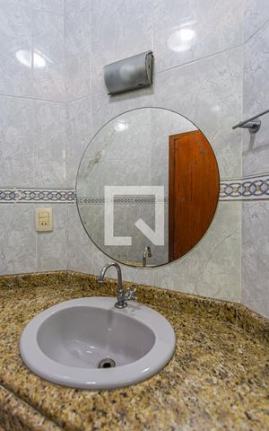 Casa à venda com 250m², 3 quartos e 5 vagas Casa à venda com 250m², 3 quartos e 5 vagasLavabo