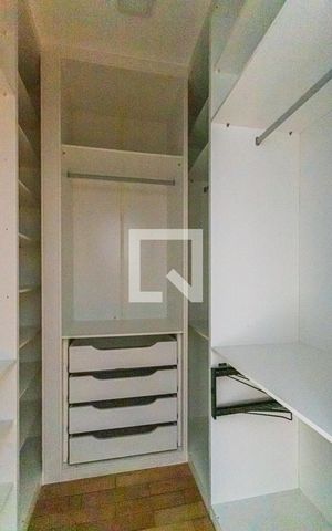 Casa à venda com 250m², 3 quartos e 5 vagas Casa à venda com 250m², 3 quartos e 5 vagasCloset da Suite