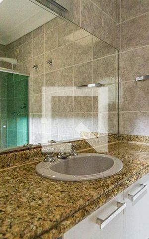 Casa à venda com 250m², 3 quartos e 5 vagas Casa à venda com 250m², 3 quartos e 5 vagasDetalhe do banheiro