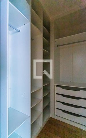 Casa à venda com 250m², 3 quartos e 5 vagas Casa à venda com 250m², 3 quartos e 5 vagasCloset da Suite