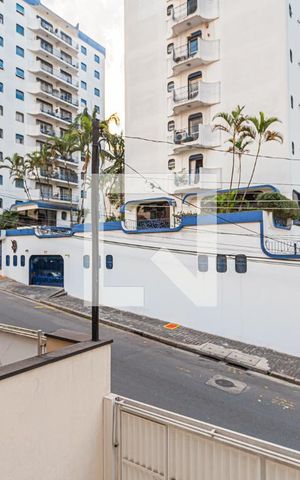 Casa à venda com 250m², 3 quartos e 5 vagas Casa à venda com 250m², 3 quartos e 5 vagasVista da Varanda da Sala