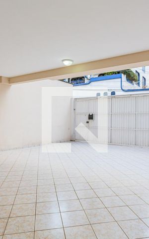 Casa à venda com 250m², 3 quartos e 5 vagas Casa à venda com 250m², 3 quartos e 5 vagasGaragem