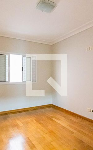 Casa à venda com 250m², 3 quartos e 5 vagas Casa à venda com 250m², 3 quartos e 5 vagasQuarto 2