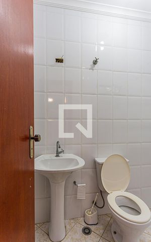 Casa à venda com 250m², 3 quartos e 5 vagas Casa à venda com 250m², 3 quartos e 5 vagasBanheiro de Serviço