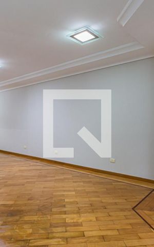 Casa à venda com 250m², 3 quartos e 5 vagas Casa à venda com 250m², 3 quartos e 5 vagasSala