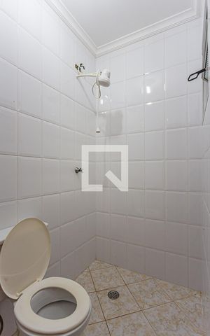 Casa à venda com 250m², 3 quartos e 5 vagas Casa à venda com 250m², 3 quartos e 5 vagasBanheiro de Serviço
