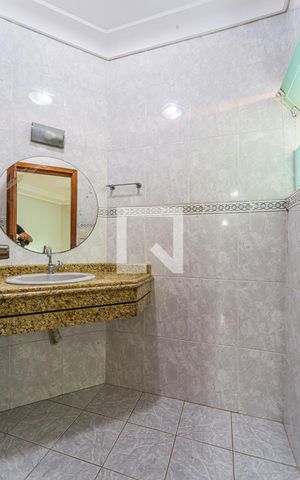 Casa à venda com 250m², 3 quartos e 5 vagas Casa à venda com 250m², 3 quartos e 5 vagasLavabo