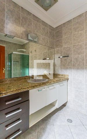 Casa à venda com 250m², 3 quartos e 5 vagas Casa à venda com 250m², 3 quartos e 5 vagasBanheiro