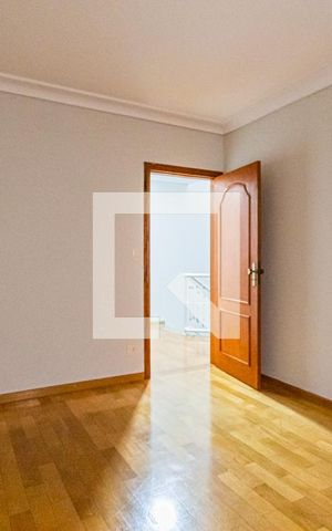 Casa à venda com 250m², 3 quartos e 5 vagas Casa à venda com 250m², 3 quartos e 5 vagasQuarto 2