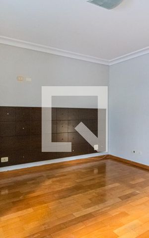 Casa à venda com 250m², 3 quartos e 5 vagas Casa à venda com 250m², 3 quartos e 5 vagasSuite