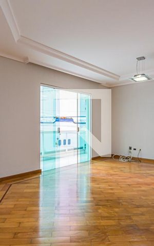 Casa à venda com 250m², 3 quartos e 5 vagas Casa à venda com 250m², 3 quartos e 5 vagasSala