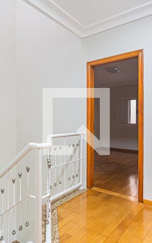 Casa à venda com 250m², 3 quartos e 5 vagas Casa à venda com 250m², 3 quartos e 5 vagasHall Dormitórios