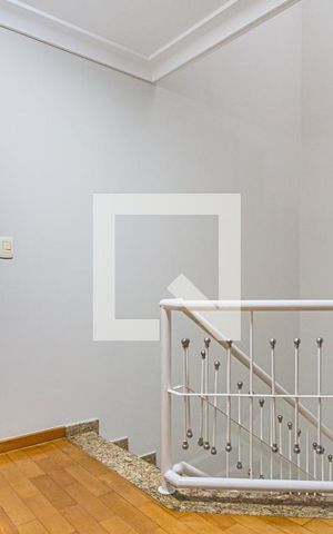 Casa à venda com 250m², 3 quartos e 5 vagas Casa à venda com 250m², 3 quartos e 5 vagasHall Dormitórios