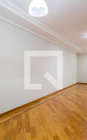 Casa à venda com 250m², 3 quartos e 5 vagas Casa à venda com 250m², 3 quartos e 5 vagasSala