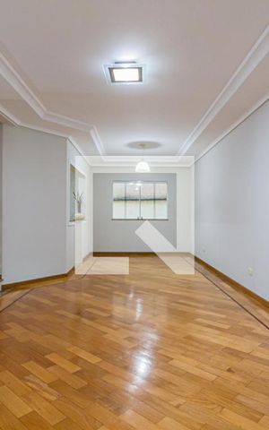 Casa à venda com 250m², 3 quartos e 5 vagas Casa à venda com 250m², 3 quartos e 5 vagasSala