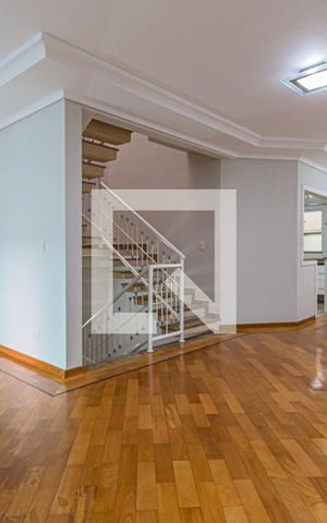 Casa à venda com 250m², 3 quartos e 5 vagas Casa à venda com 250m², 3 quartos e 5 vagasSala