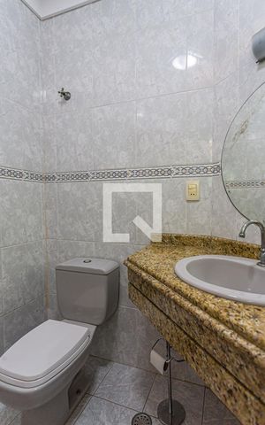Casa à venda com 250m², 3 quartos e 5 vagas Casa à venda com 250m², 3 quartos e 5 vagasLavabo