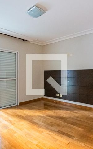Casa à venda com 250m², 3 quartos e 5 vagas Casa à venda com 250m², 3 quartos e 5 vagasSuite