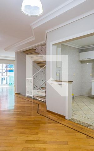 Casa à venda com 250m², 3 quartos e 5 vagas Casa à venda com 250m², 3 quartos e 5 vagasSala