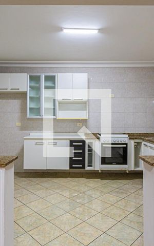 Casa à venda com 250m², 3 quartos e 5 vagas Casa à venda com 250m², 3 quartos e 5 vagasCozinha