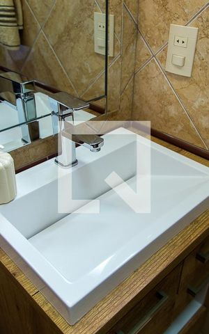 Apartamento à venda com 200m², 3 quartos e 2 vagasBanheiro da Suíte 1 - Detalhe