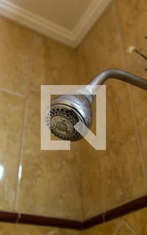 Apartamento à venda com 200m², 3 quartos e 2 vagasBanheiro da Suíte 1 - Chuveiro