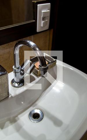Apartamento à venda com 200m², 3 quartos e 2 vagasBanheiro da Suíte 2 - Detalhe