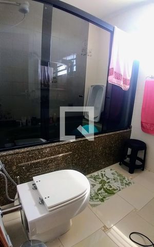 Casa à venda com 278m², 3 quartos e 4 vagasBanheiro da Suíte 1