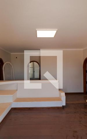 Casa à venda com 1000m², 13 quartos e 4 vagas Casa à venda com 1000m², 13 quartos e 4 vagasSala 03