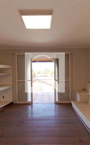 Casa à venda com 1000m², 13 quartos e 4 vagas Casa à venda com 1000m², 13 quartos e 4 vagasSala 03