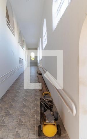 Casa à venda com 1000m², 13 quartos e 4 vagas Casa à venda com 1000m², 13 quartos e 4 vagasEntrada