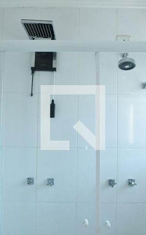 Casa de condomínio para alugar com 330m², 4 quartos e 4 vagasBanheiro da Suíte 1