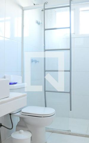 Casa de condomínio para alugar com 330m², 4 quartos e 4 vagasBanheiro Social