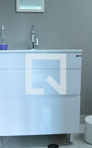 Casa de condomínio para alugar com 330m², 4 quartos e 4 vagasBanheiro da Suíte 2